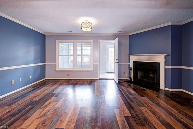 102 Penny LN, Yorktown, VA 23692