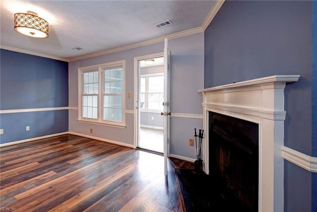 102 Penny LN, Yorktown, VA 23692