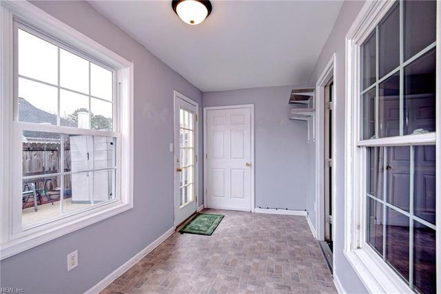 102 Penny LN, Yorktown, VA 23692