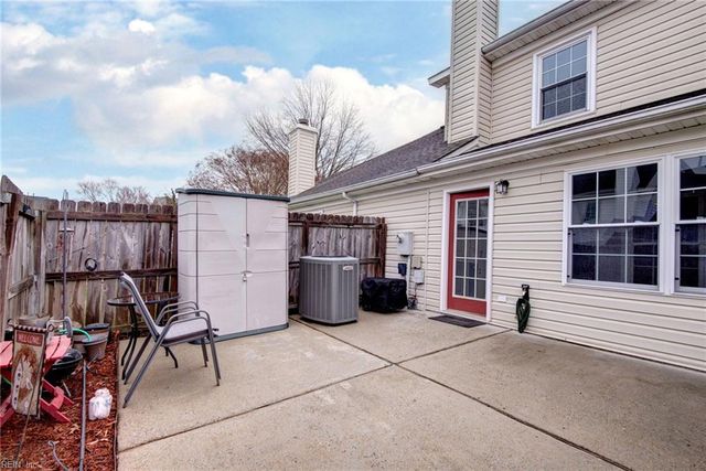 102 Penny LN, Yorktown, VA 23692