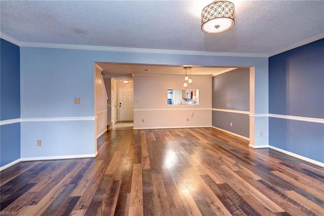 102 Penny LN, Yorktown, VA 23692