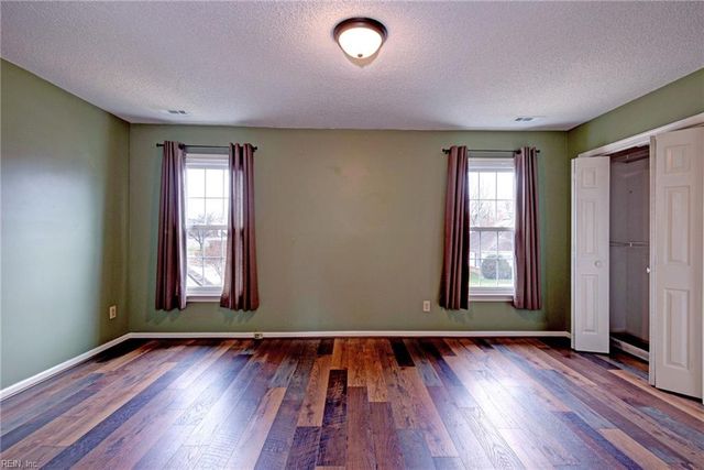 102 Penny LN, Yorktown, VA 23692