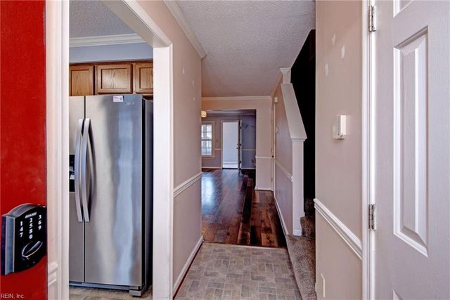 102 Penny LN, Yorktown, VA 23692