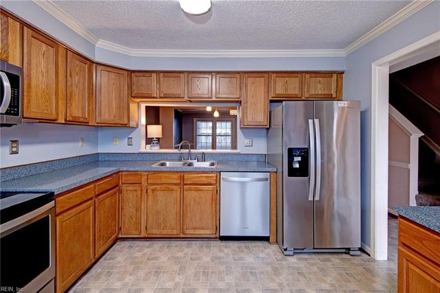 102 Penny LN, Yorktown, VA 23692