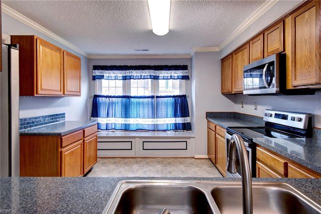 102 Penny LN, Yorktown, VA 23692