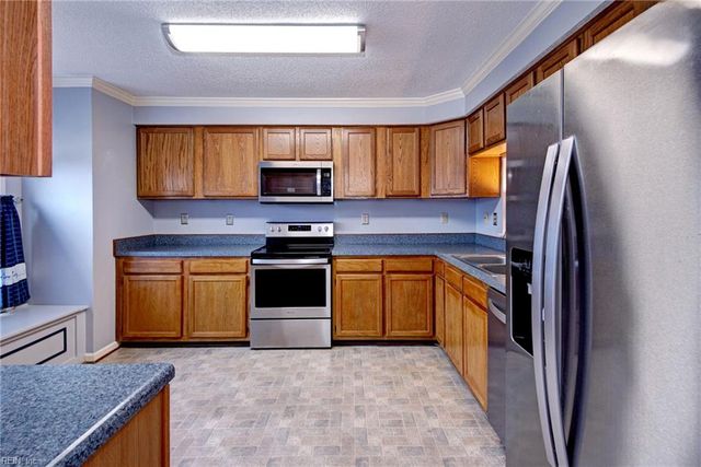 102 Penny LN, Yorktown, VA 23692