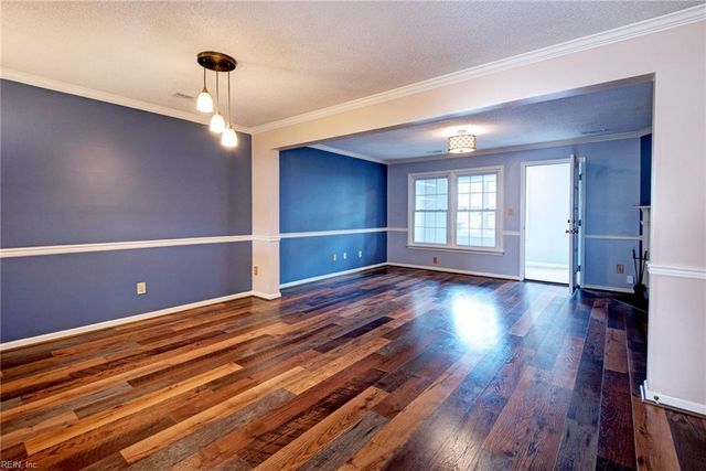 102 Penny LN, Yorktown, VA 23692