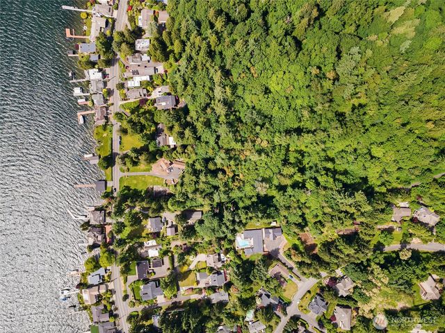 13117 Holmes Point Drive NE, Kirkland, WA 98034