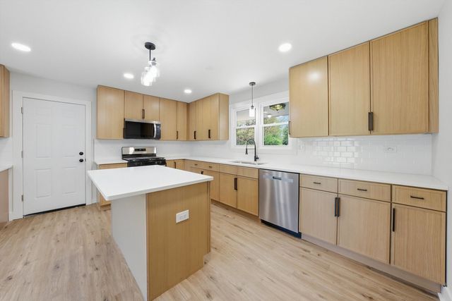 1271 Edmonds Avenue, New Lenox, IL 60451
