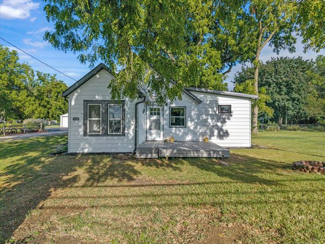 1219 Devils Glen Road, Bettendorf, IA 52722