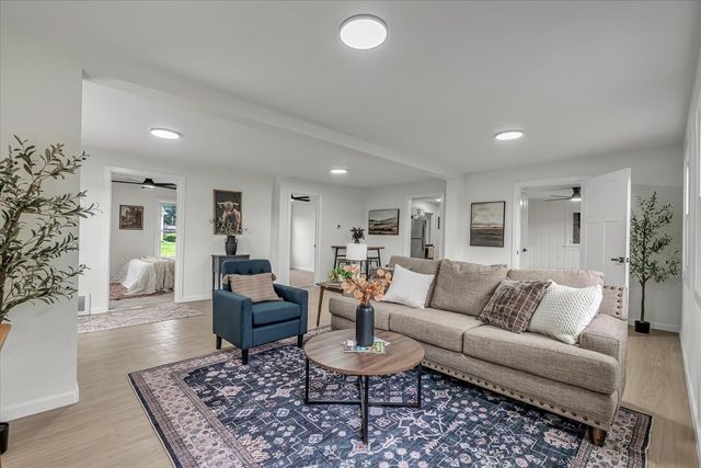 1219 Devils Glen Road, Bettendorf, IA 52722