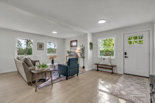 1219 Devils Glen Road, Bettendorf, IA 52722