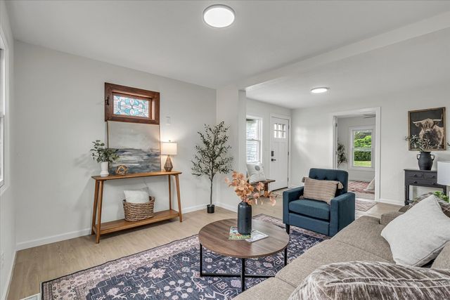 1219 Devils Glen Road, Bettendorf, IA 52722
