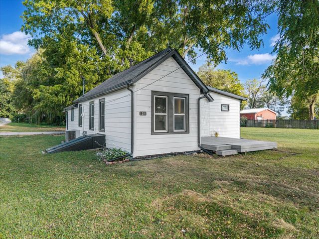 1219 Devils Glen Road, Bettendorf, IA 52722