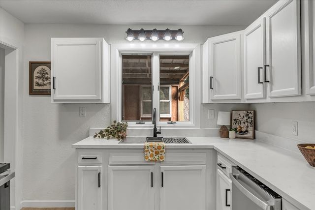 1219 Devils Glen Road, Bettendorf, IA 52722