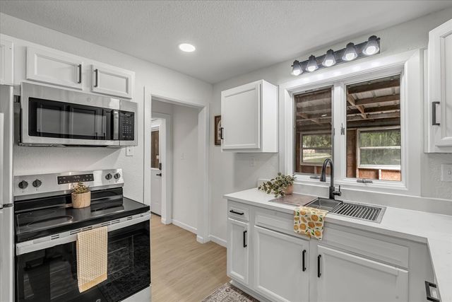 1219 Devils Glen Road, Bettendorf, IA 52722