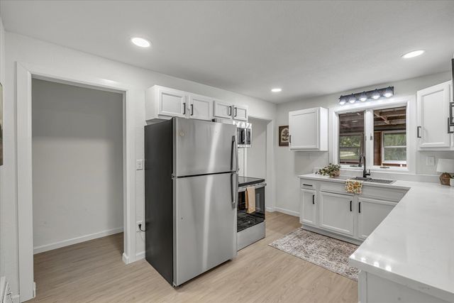 1219 Devils Glen Road, Bettendorf, IA 52722