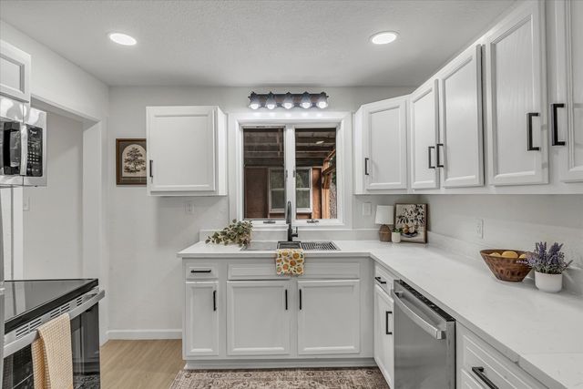 1219 Devils Glen Road, Bettendorf, IA 52722