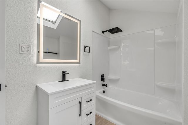 1219 Devils Glen Road, Bettendorf, IA 52722