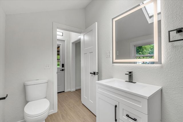 1219 Devils Glen Road, Bettendorf, IA 52722