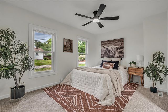 1219 Devils Glen Road, Bettendorf, IA 52722