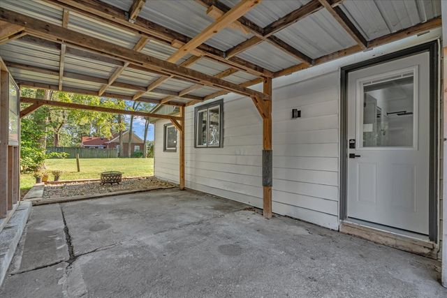 1219 Devils Glen Road, Bettendorf, IA 52722