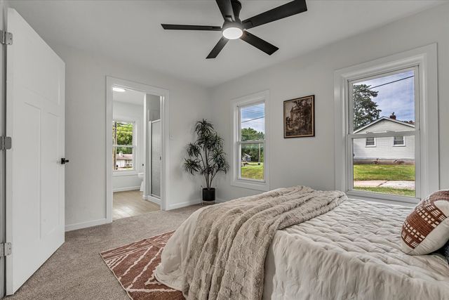 1219 Devils Glen Road, Bettendorf, IA 52722