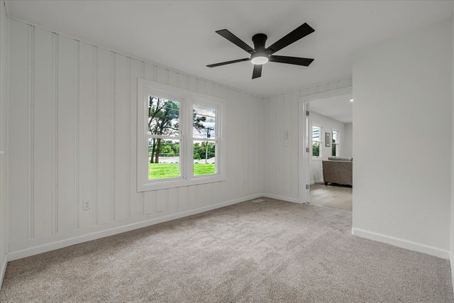 1219 Devils Glen Road, Bettendorf, IA 52722