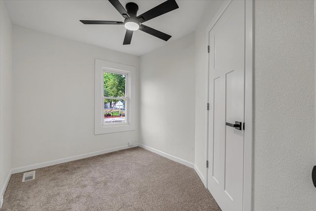1219 Devils Glen Road, Bettendorf, IA 52722