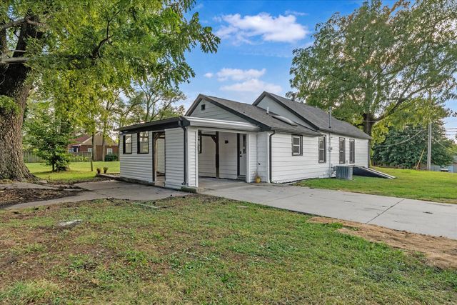 1219 Devils Glen Road, Bettendorf, IA 52722