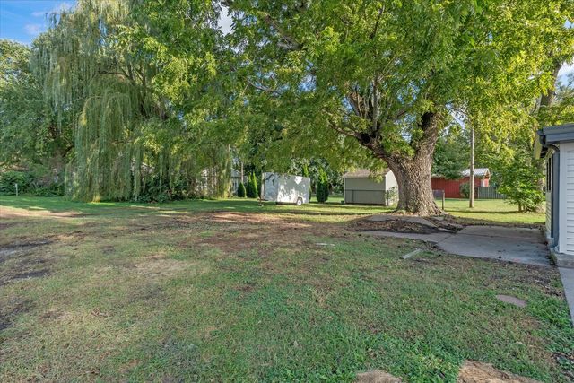 1219 Devils Glen Road, Bettendorf, IA 52722