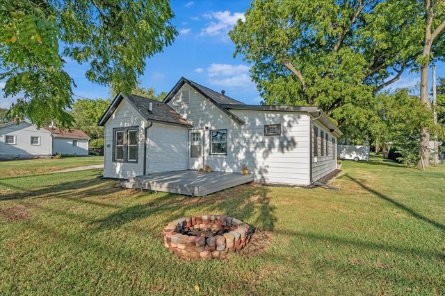 1219 Devils Glen Road, Bettendorf, IA 52722