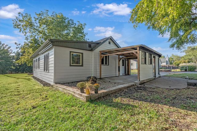 1219 Devils Glen Road, Bettendorf, IA 52722