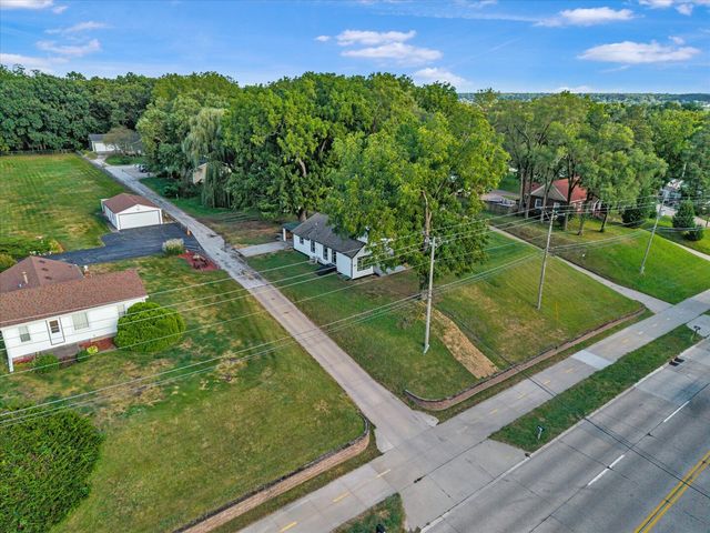 1219 Devils Glen Road, Bettendorf, IA 52722