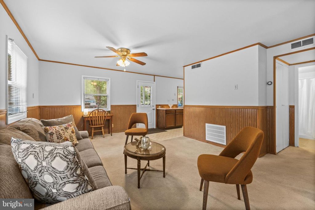 Image 30 of property listing at 4 RUSSELL RD, Cabin John, MD 20818