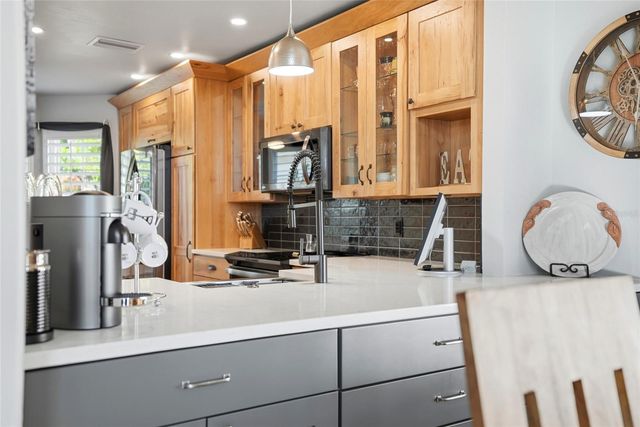 732 LIGHTHOUSE DRIVE, Tarpon Springs, FL 34689