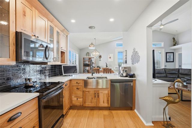 732 LIGHTHOUSE DRIVE, Tarpon Springs, FL 34689