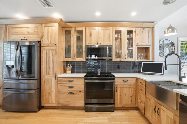 732 LIGHTHOUSE DRIVE, Tarpon Springs, FL 34689