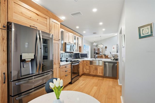 732 LIGHTHOUSE DRIVE, Tarpon Springs, FL 34689