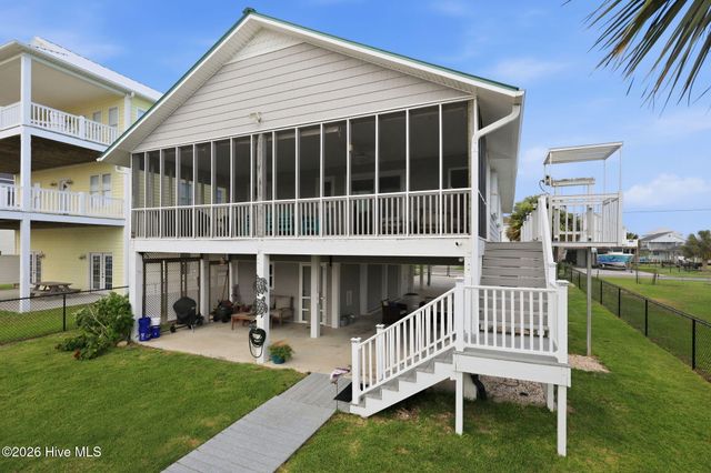1023 1st Street, Holly Ridge, NC 28445