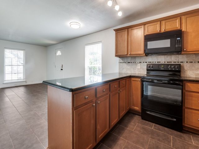 5234 Fleetwood Oaks Avenue 120, Dallas, TX 75235