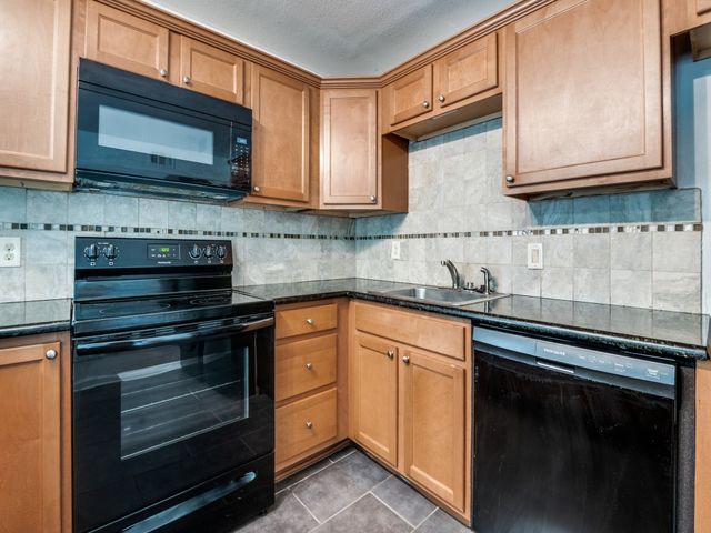 5234 Fleetwood Oaks Avenue 120, Dallas, TX 75235