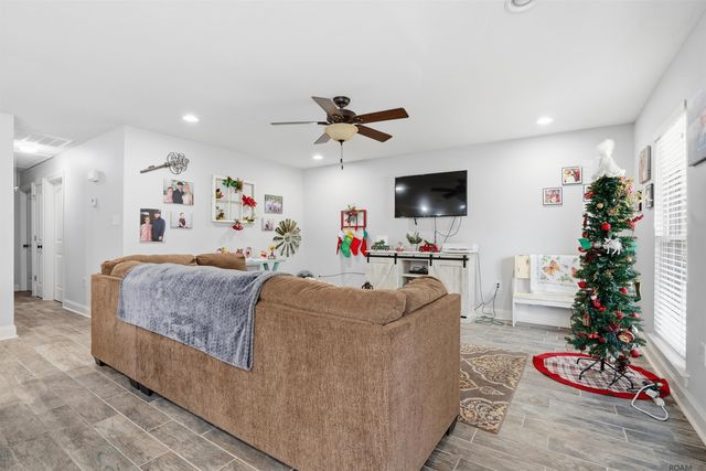 10225 Blackwater Rd, Baker, LA 70714