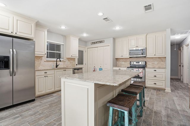 10225 Blackwater Rd, Baker, LA 70714