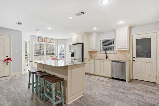 10225 Blackwater Rd, Baker, LA 70714