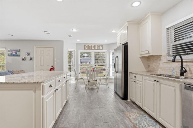 10225 Blackwater Rd, Baker, LA 70714