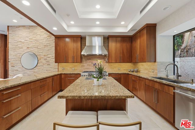 17424 Cumpston Street, Encino (los Angeles), CA 91316