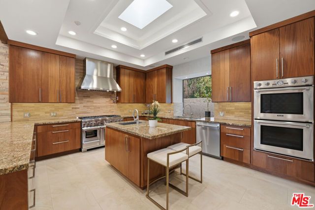 17424 Cumpston Street, Encino (los Angeles), CA 91316