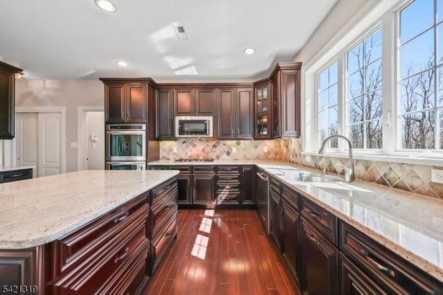 12 Skyline Dr, Randolph Twp., NJ 07869