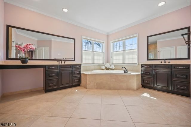 12 Skyline Dr, Randolph Twp., NJ 07869